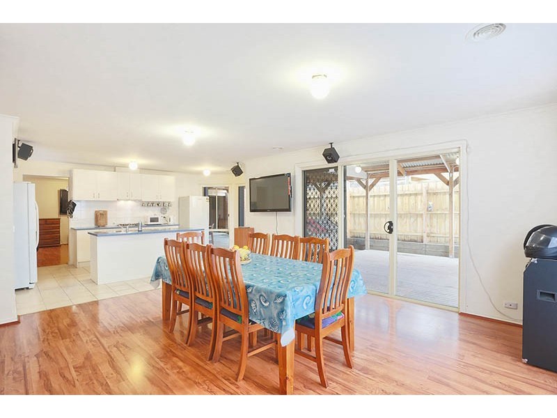 33 Stephellen Way, Cranbourne West VIC 3977