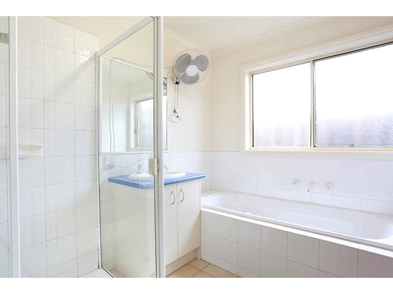 33 Stephellen Way, Cranbourne West VIC 3977