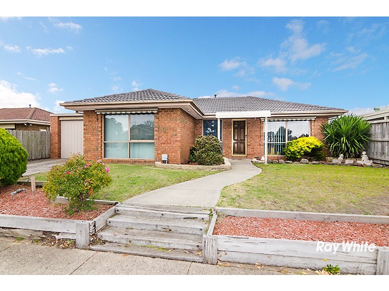 34 Lansell Drive, Cranbourne North VIC 3977