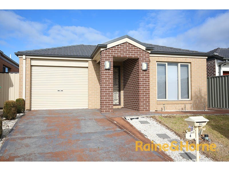 4 Tarwin Place, Cranbourne East VIC 3977