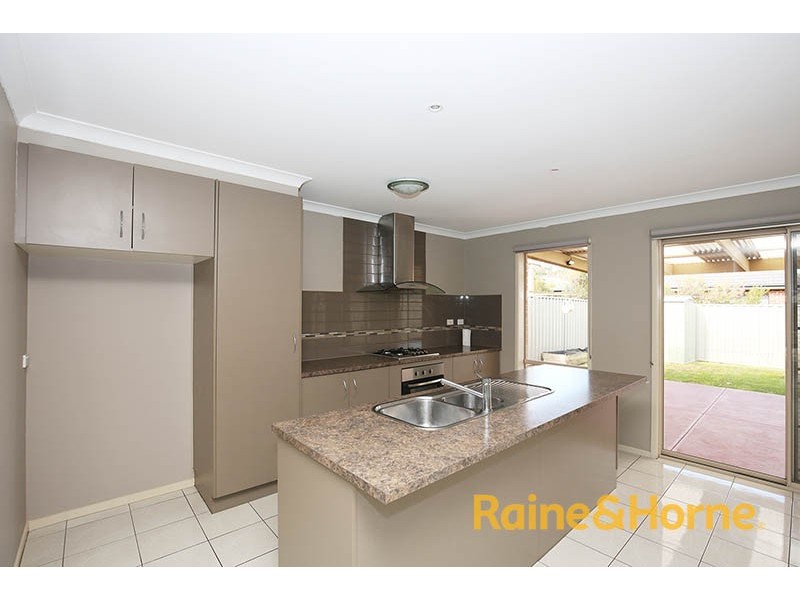 4 Tarwin Place, Cranbourne East VIC 3977