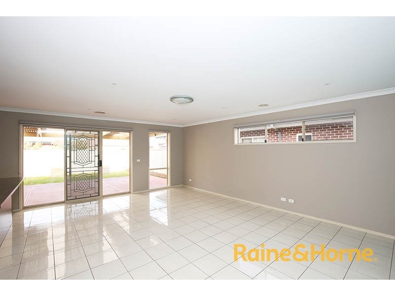 4 Tarwin Place, Cranbourne East VIC 3977