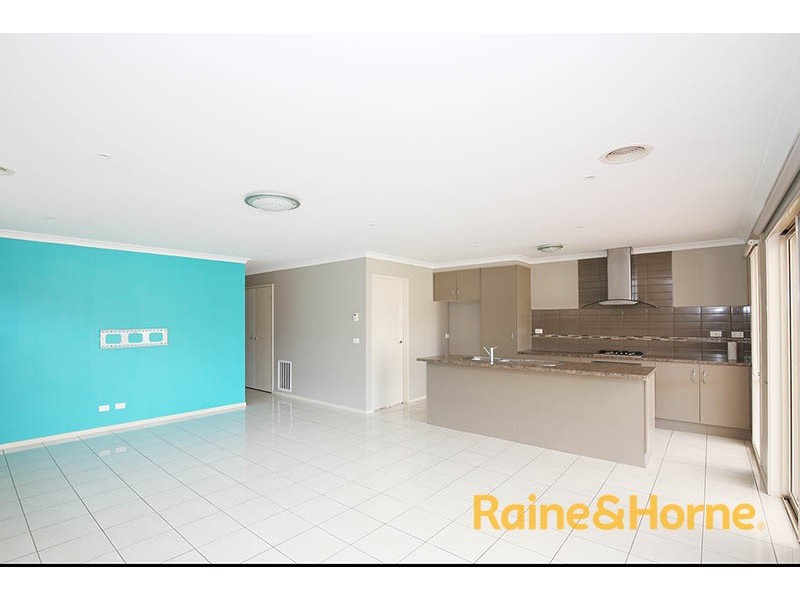 4 Tarwin Place, Cranbourne East VIC 3977