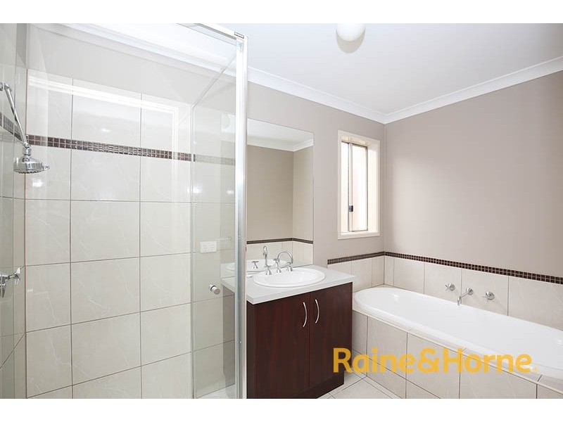 4 Tarwin Place, Cranbourne East VIC 3977