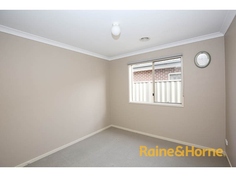 4 Tarwin Place, Cranbourne East VIC 3977