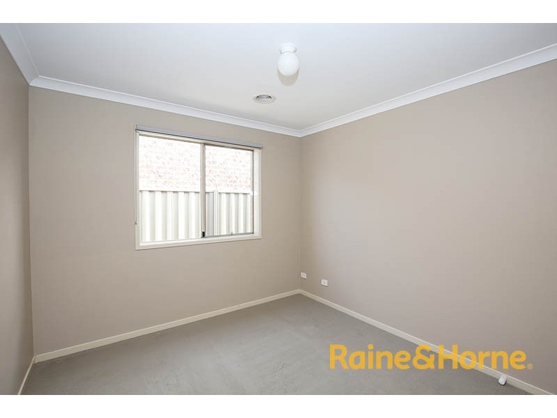 4 Tarwin Place, Cranbourne East VIC 3977