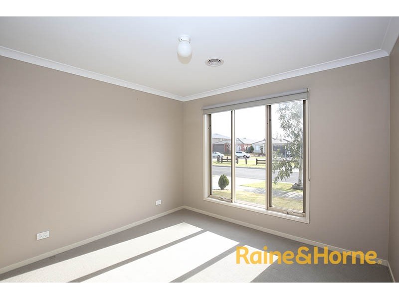 4 Tarwin Place, Cranbourne East VIC 3977