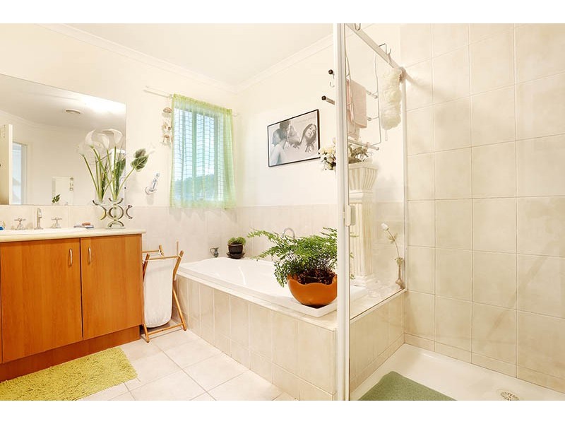 109 Montbrae Circuit, Narre Warren North VIC 3804