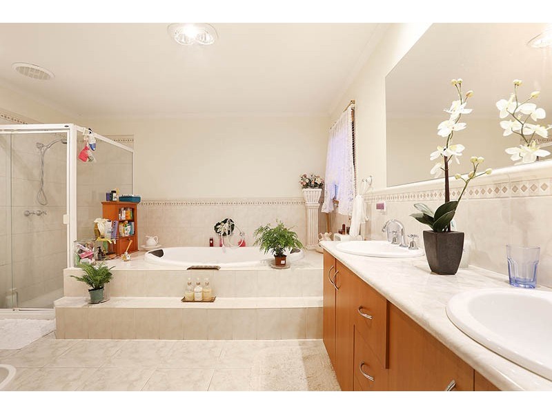 109 Montbrae Circuit, Narre Warren North VIC 3804