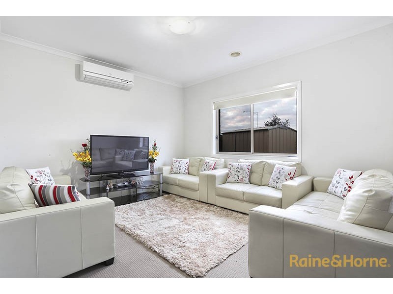 2/20 Leveque Loop, Craigieburn VIC 3064