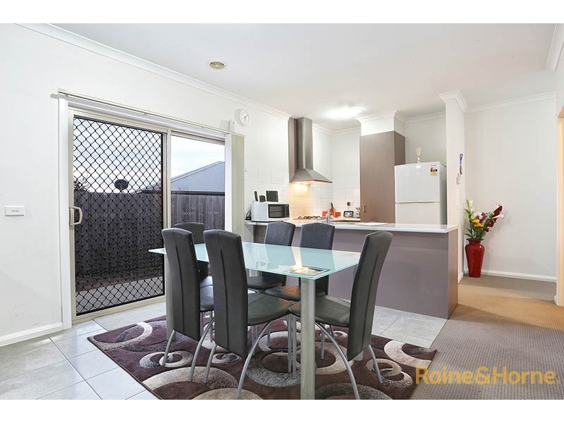 2/20 Leveque Loop, Craigieburn VIC 3064