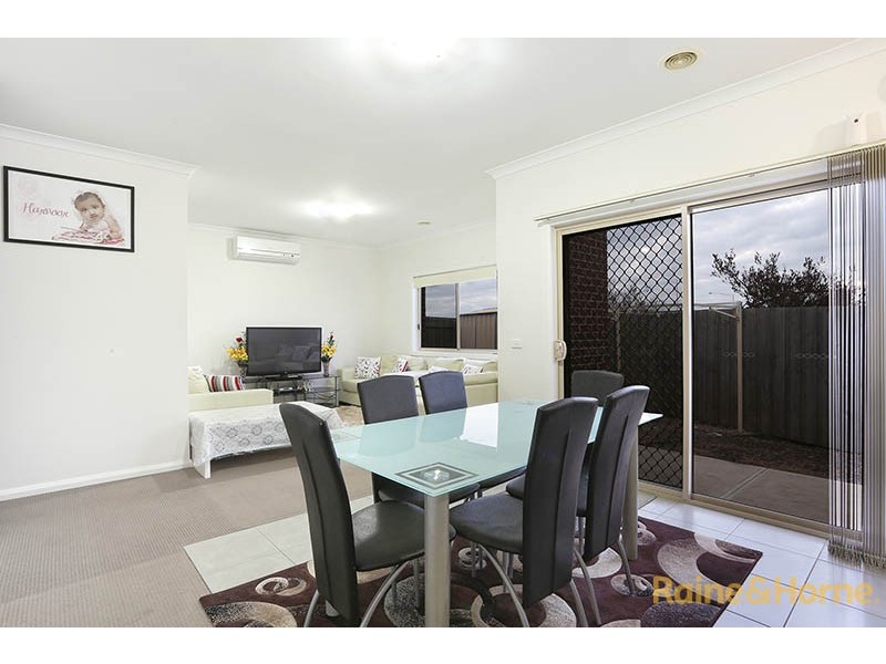 2/20 Leveque Loop, Craigieburn VIC 3064