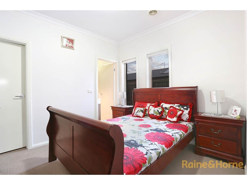 2/20 Leveque Loop, Craigieburn VIC 3064