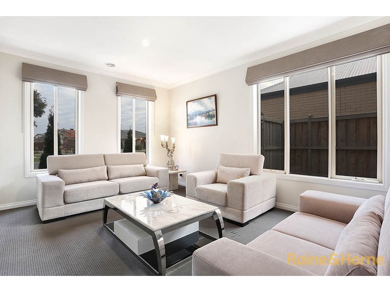 46 Mountainview Boulevard, Cranbourne North VIC 3977