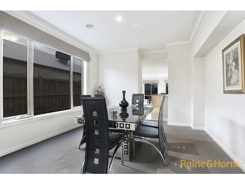 46 Mountainview Boulevard, Cranbourne North VIC 3977