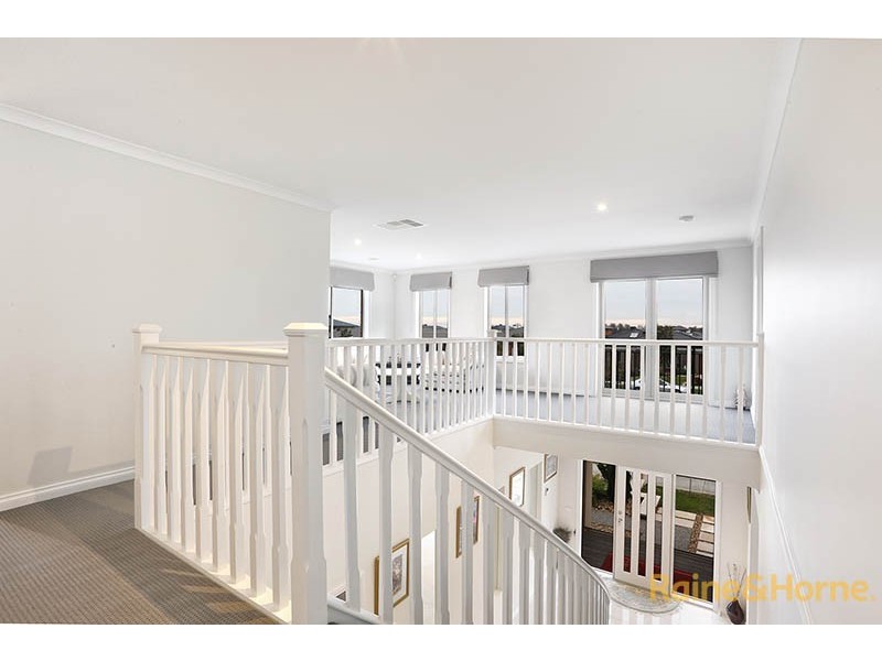 46 Mountainview Boulevard, Cranbourne North VIC 3977