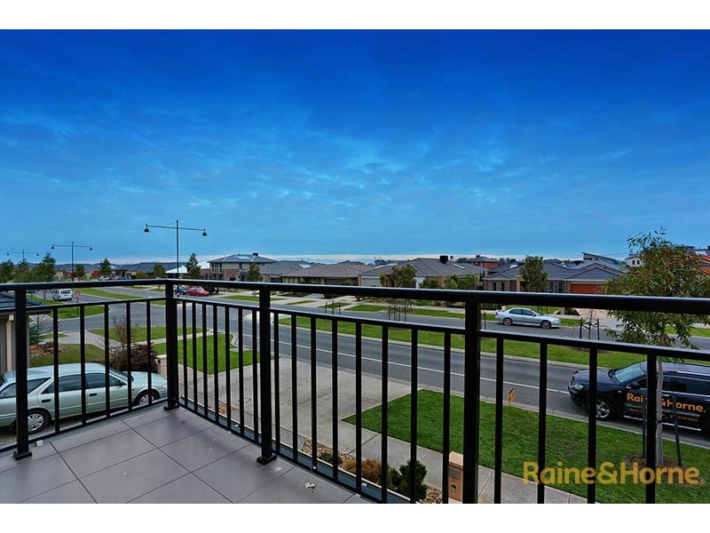 46 Mountainview Boulevard, Cranbourne North VIC 3977