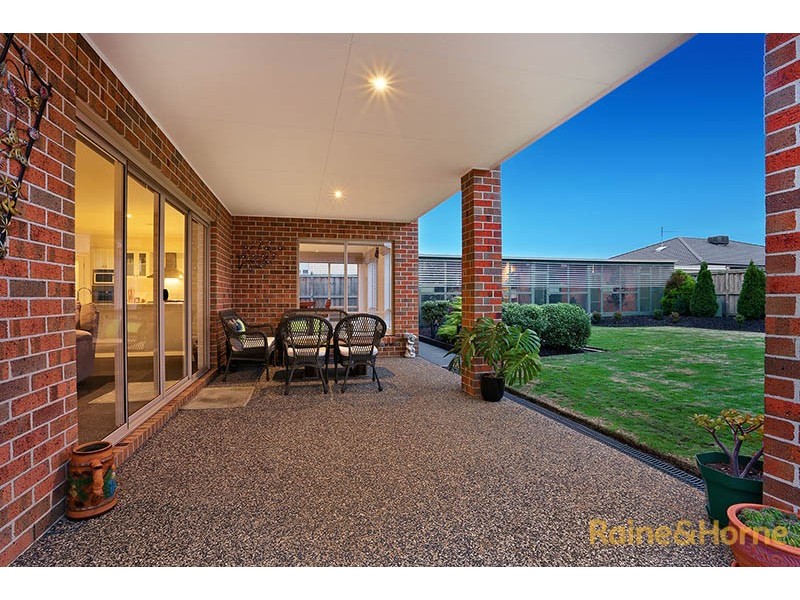 46 Mountainview Boulevard, Cranbourne North VIC 3977