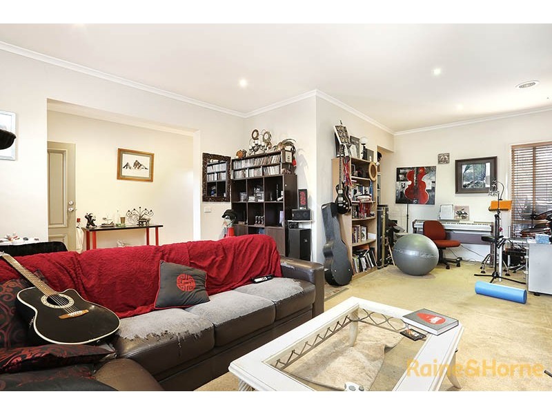 32 Amhurst Drive, Narre Warren South VIC 3805