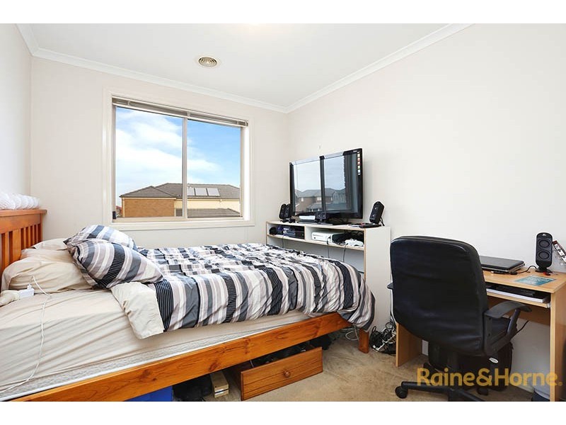 32 Amhurst Drive, Narre Warren South VIC 3805
