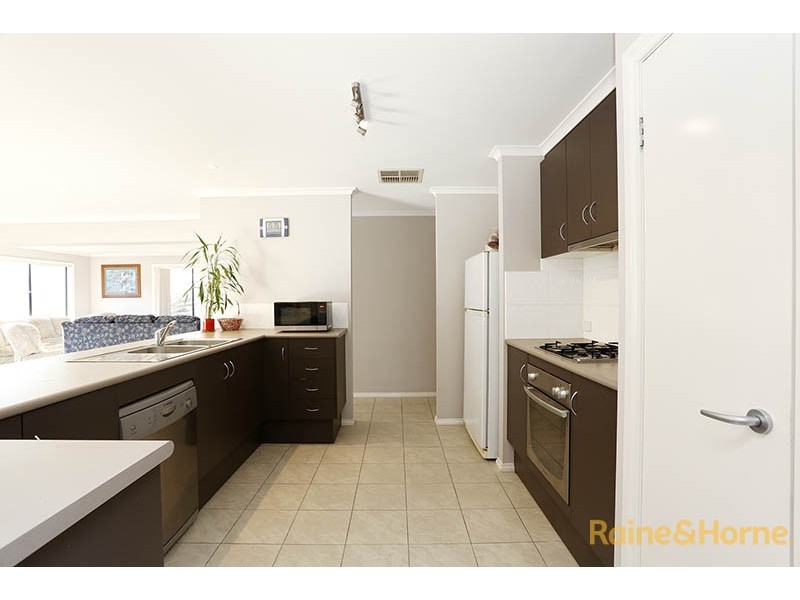 32 Sussex Avenue, Cranbourne North VIC 3977