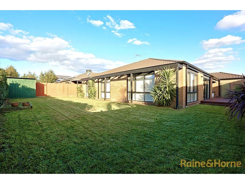 32 Sussex Avenue, Cranbourne North VIC 3977