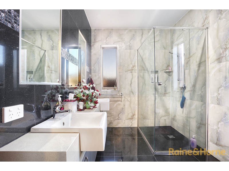 5 Danby Court, Cranbourne North VIC 3977