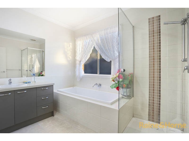 5 Danby Court, Cranbourne North VIC 3977