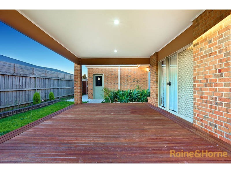 5 Danby Court, Cranbourne North VIC 3977