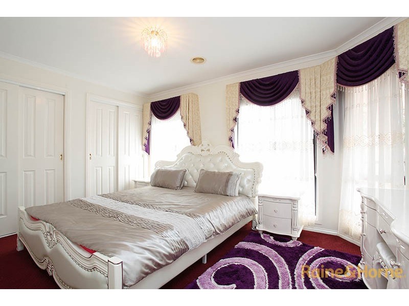 18 Abbey Road, Narre Warren South VIC 3805