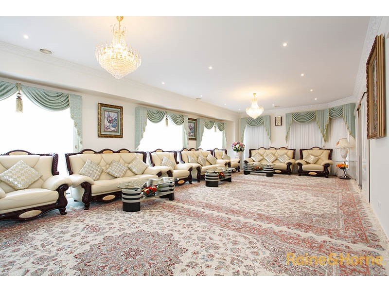 18 Abbey Road, Narre Warren South VIC 3805