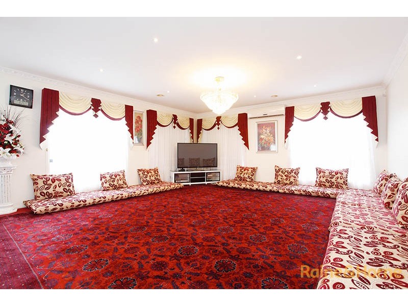 18 Abbey Road, Narre Warren South VIC 3805