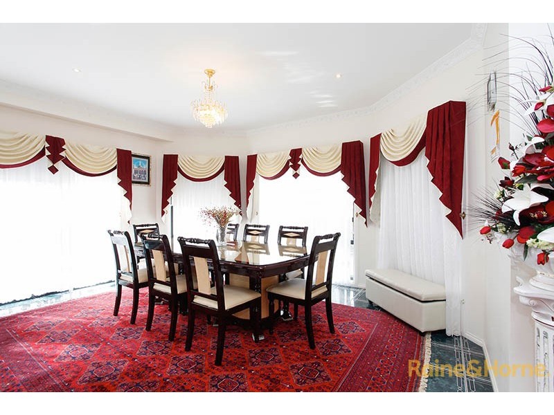 18 Abbey Road, Narre Warren South VIC 3805