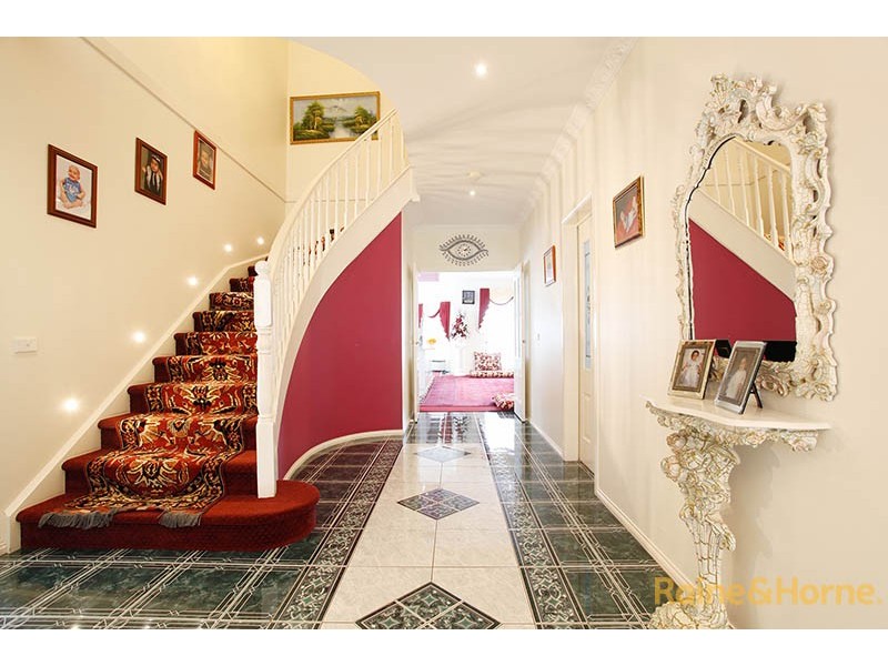 18 Abbey Road, Narre Warren South VIC 3805