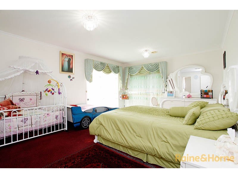 18 Abbey Road, Narre Warren South VIC 3805