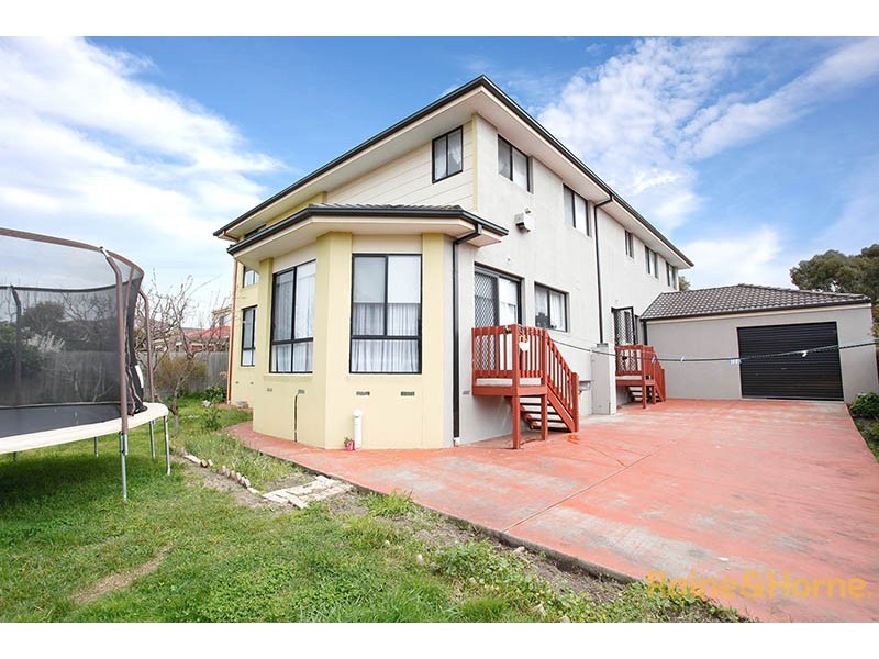 18 Abbey Road, Narre Warren South VIC 3805