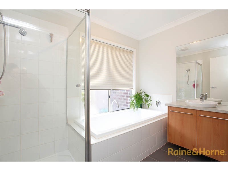 7 Abbey Road, Narre Warren South VIC 3805