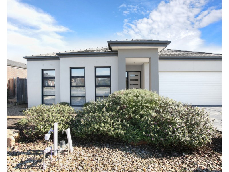 7 Pasadena Boulevard, Clyde VIC 3978