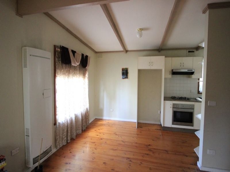 8 Sweeney Drive, Narre Warren VIC 3805