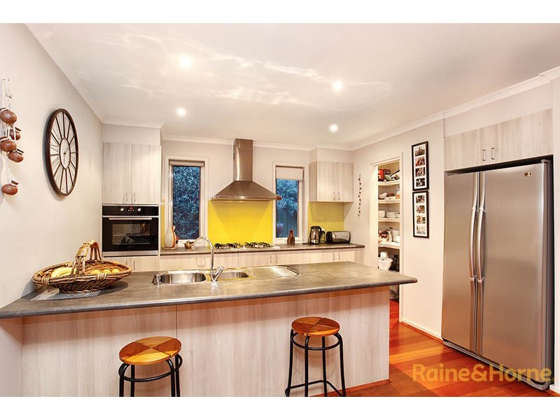 27 The Esplanade, Narre Warren South VIC 3805