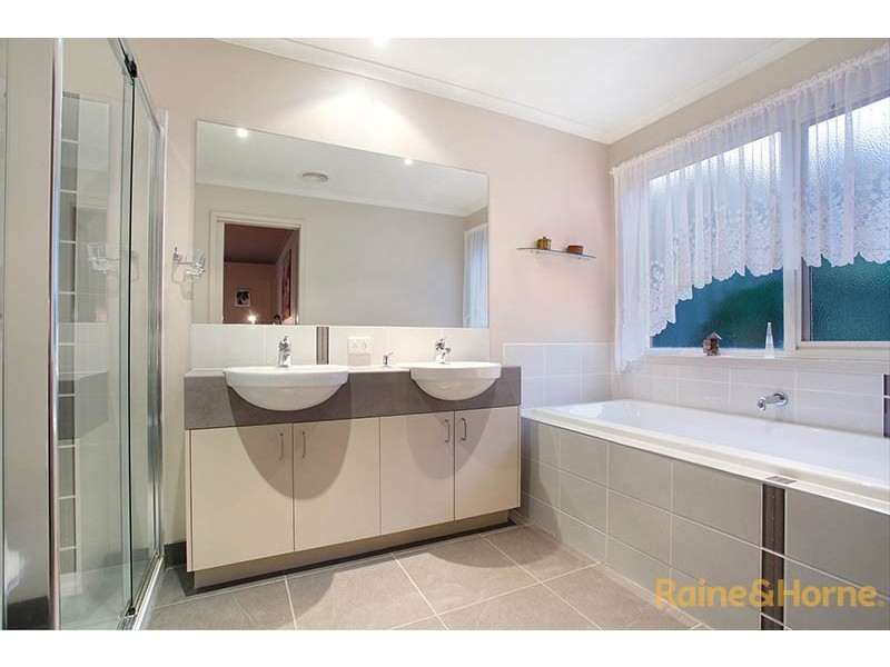 27 The Esplanade, Narre Warren South VIC 3805