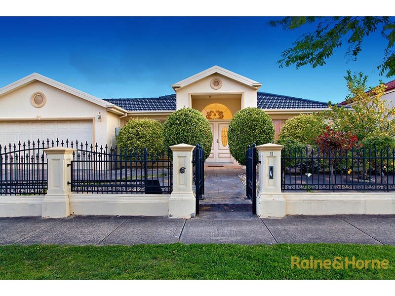 11 Tenterfield Drive, Narre Warren South VIC 3805