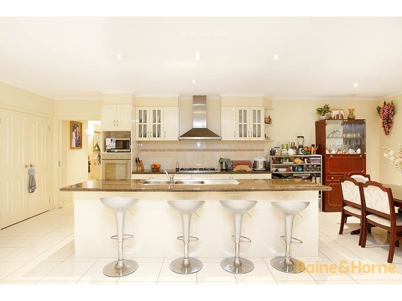 11 Tenterfield Drive, Narre Warren South VIC 3805