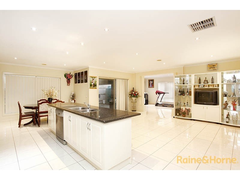 11 Tenterfield Drive, Narre Warren South VIC 3805