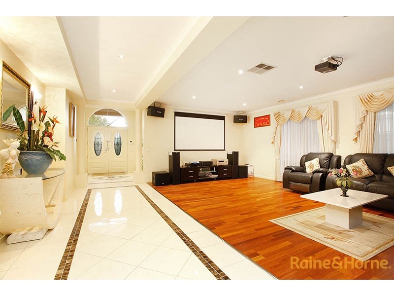 11 Tenterfield Drive, Narre Warren South VIC 3805