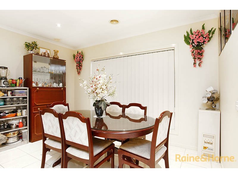 11 Tenterfield Drive, Narre Warren South VIC 3805