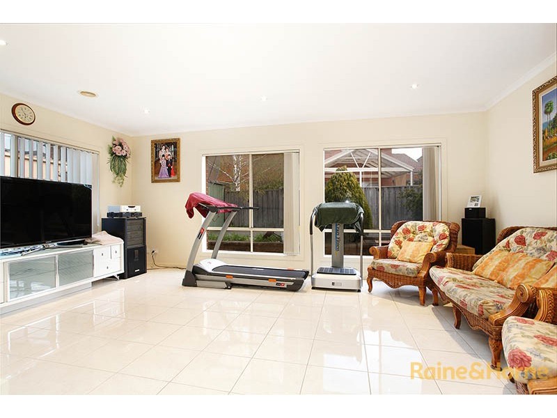 11 Tenterfield Drive, Narre Warren South VIC 3805