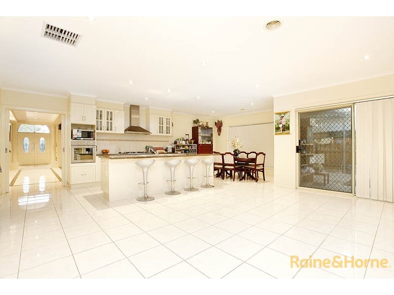 11 Tenterfield Drive, Narre Warren South VIC 3805