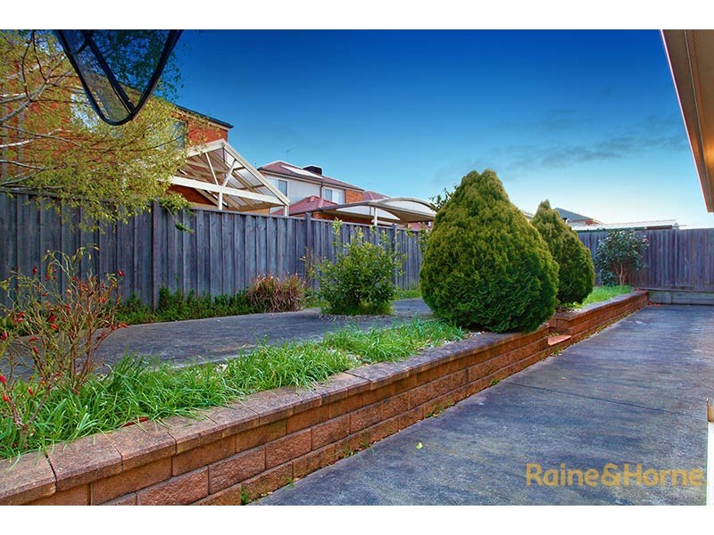 11 Tenterfield Drive, Narre Warren South VIC 3805