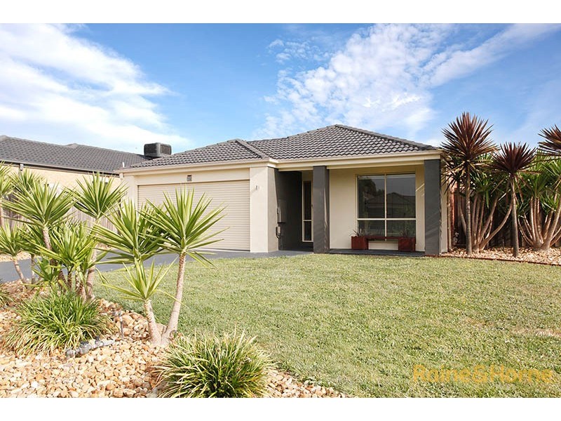 29 Phoenix Avenue, Cranbourne VIC 3977